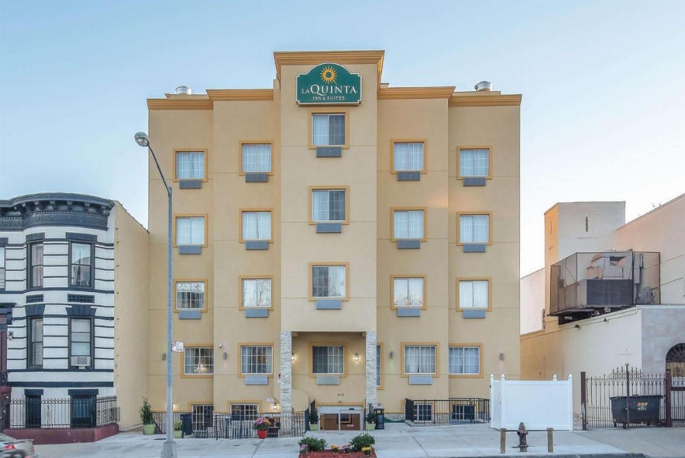 La Quinta Inn & Suites by Wyndham Brooklyn East Image 20