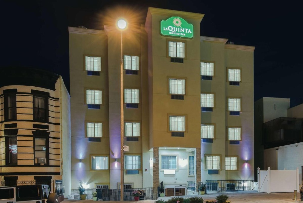 La Quinta Inn & Suites by Wyndham Brooklyn East Image 22