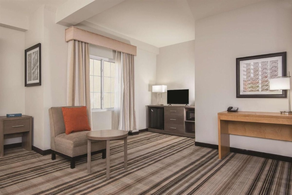 La Quinta Inn & Suites by Wyndham Brooklyn East Image 24
