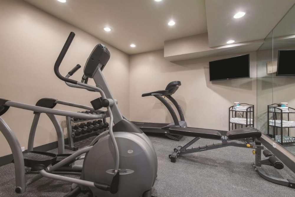 La Quinta Inn & Suites by Wyndham Brooklyn East Image 33