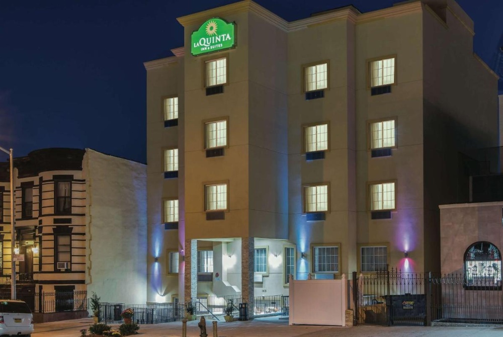 La Quinta Inn & Suites by Wyndham Brooklyn East Image 42